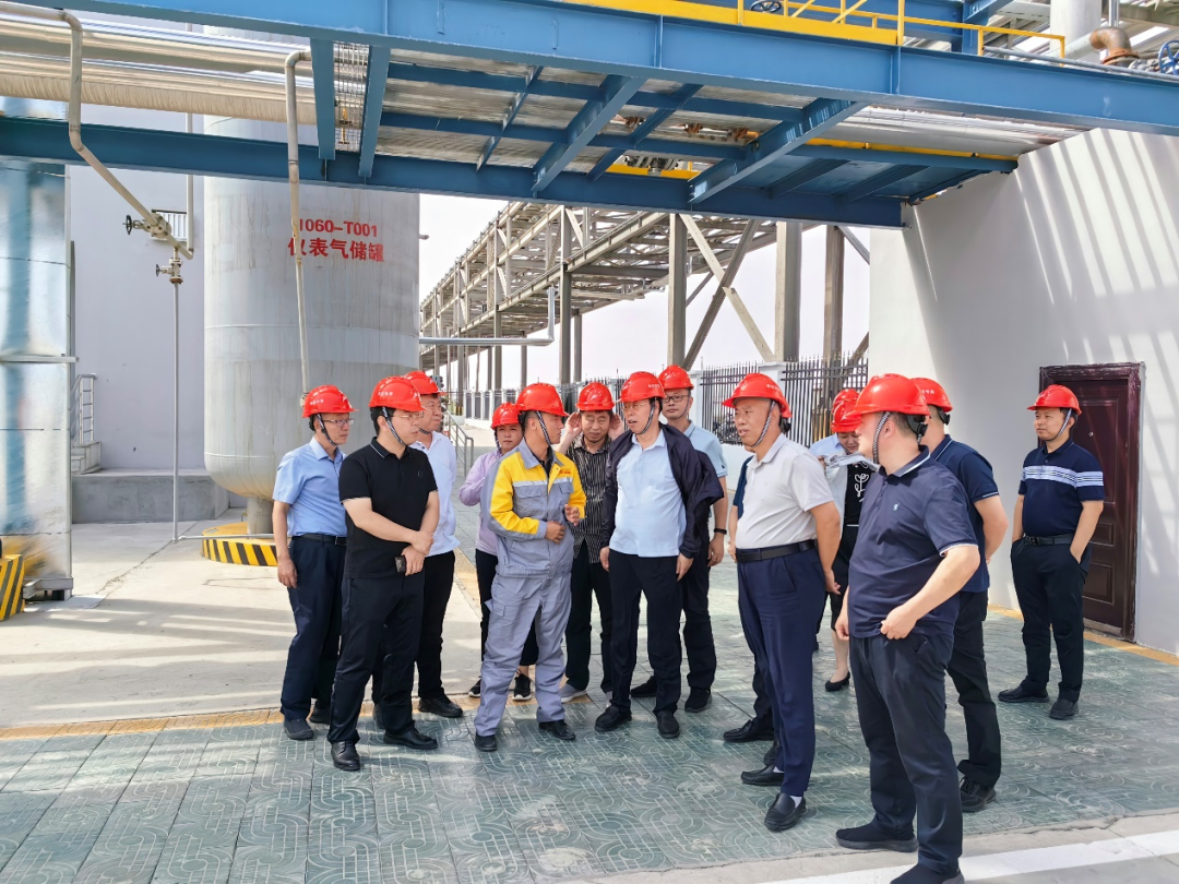 河南投資集團(tuán)總經(jīng)理閆萬(wàn)鵬帶隊(duì)赴新疆哈密調(diào)研